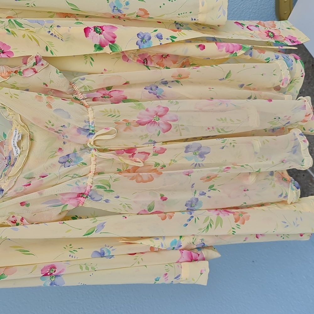 Victoria Secret Yellow Floral Short Gown Set Small